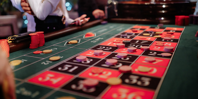 บาคาร่าคืออะไร? สิ่งสำคัญที่ควรรู้ก่อนเล่น